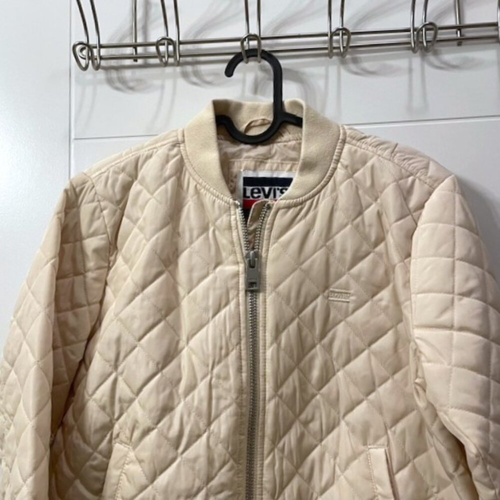 NWT Women's Levi's Cream Diamond Quilted Bomber Jacket Size Small Neutral - Picture 4 of 16